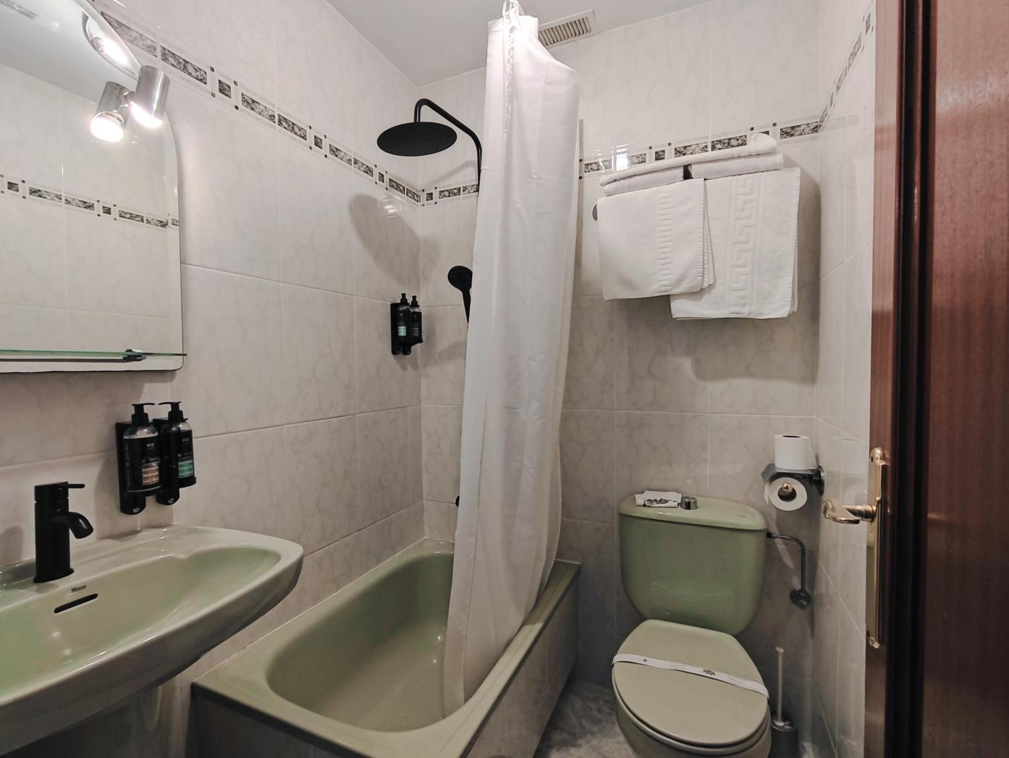 Nest El Camino Hotel Santiago de Compostela Ngoại thất bức ảnh